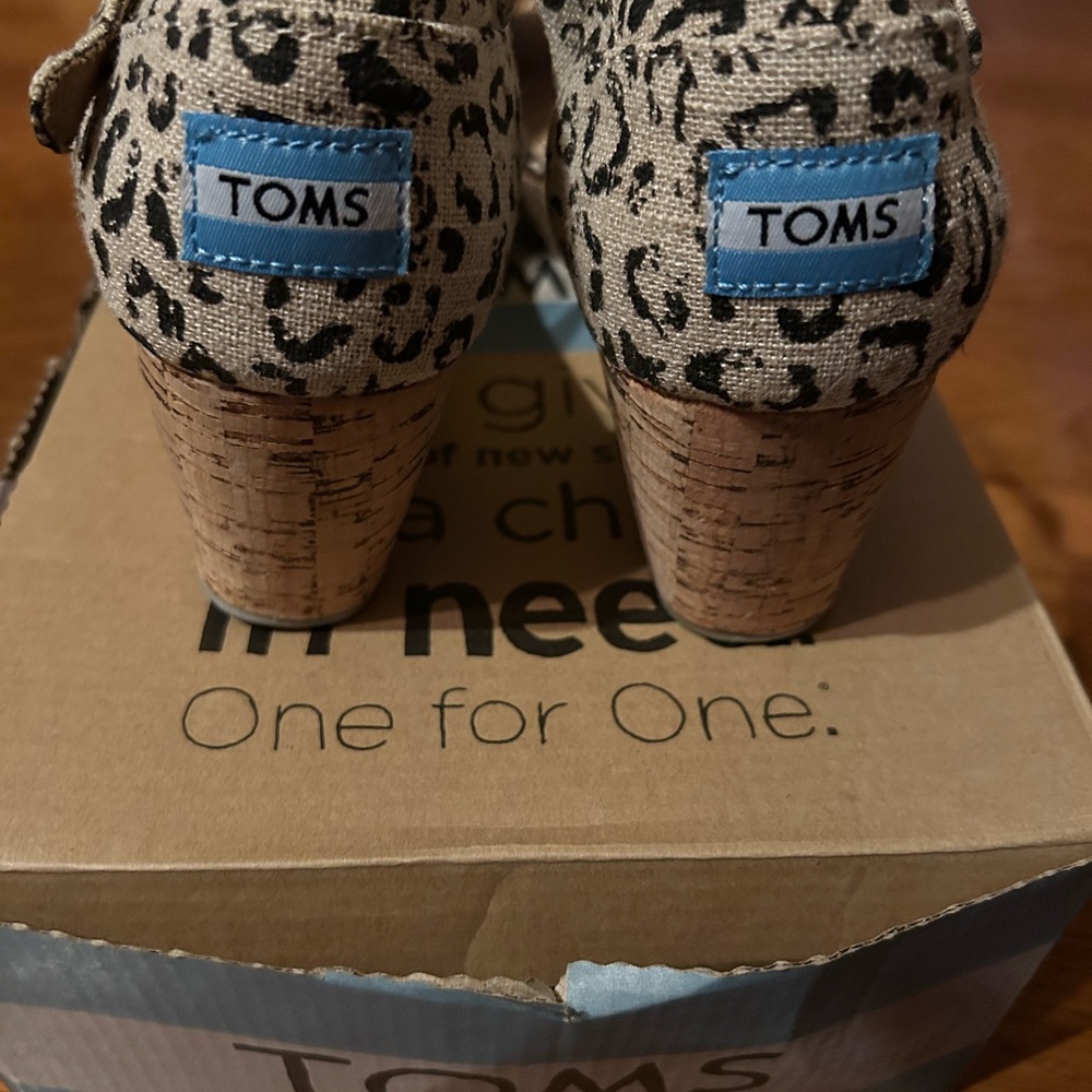 Toms Women’s Platform Wedges, Size 8 1/2 - Picture 3 of 5
